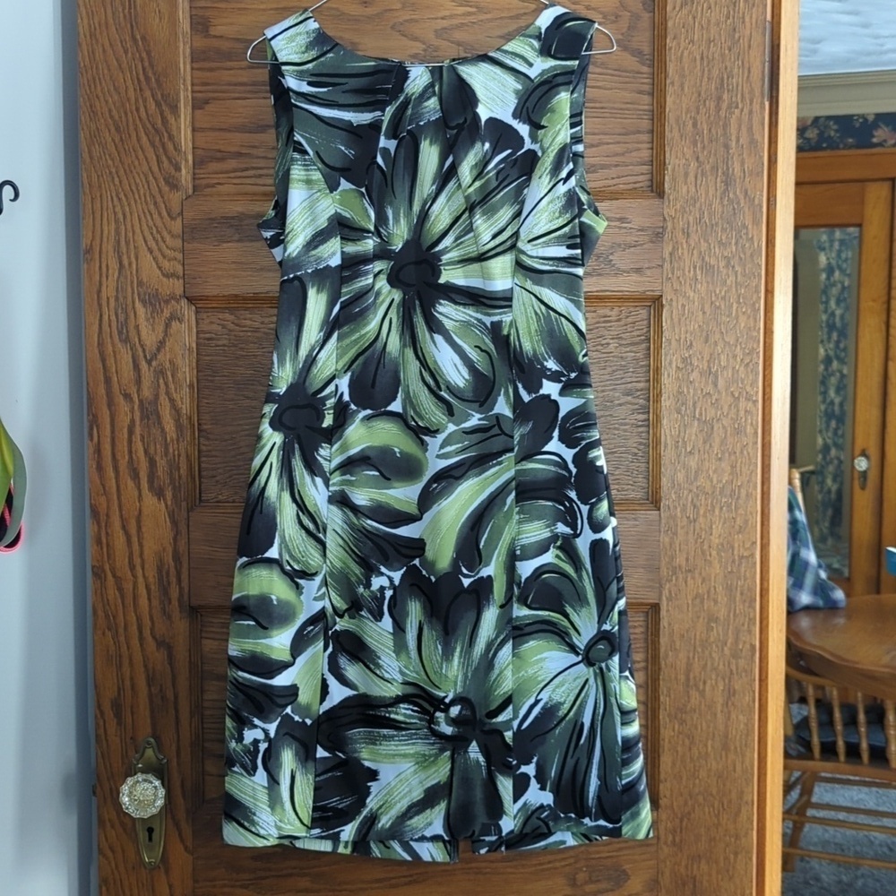 Dressbarn Sheath Sleeveless Dress High Scoop Neck Green Black Floral Print 8